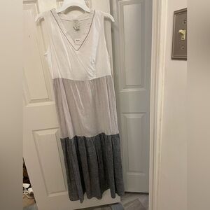 Joie gray/ white linen  v neck maxi dress size S, NWT